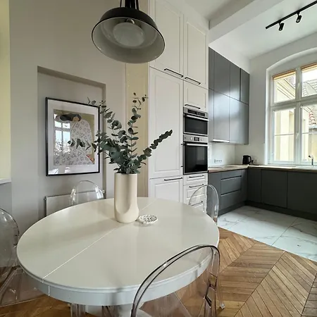 Wilson Apartment *